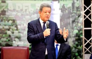 Leonel Fernández asume liderazgo opositor y exige medidas inmediatas ante crisis de combustibles. Leonel Fernández