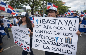 Médicos dominicanos alzan la voz por hospitales seguros y justicia para el personal de salud Médicos en lucha