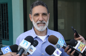 Magisterio de Santiago se alza en defensa de su dignidad y del derecho a la educación Miguel Jorge, dirigente de ADP