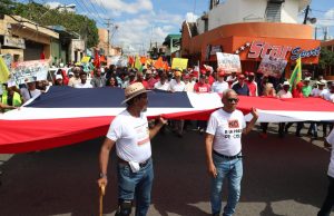 La izquierda dominicana marcha entre símbolos patrios y solidaridad con Cuba y Venezuela Pa la calle
