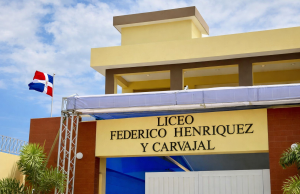 La oscuridad como síntoma: Suspensión clase presencial Politécnico Federico Henríquez y Carvajal,