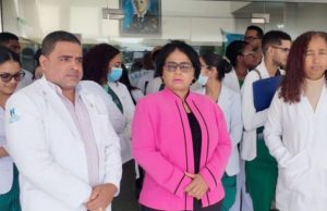 Médicos dominicanos anuncian marcha nacional por inseguridad hospitalaria y denuncian atropellos policiales Médicos marcharan el 18