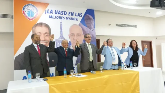 DE LUNA Y ASJANA junto a sus equipos