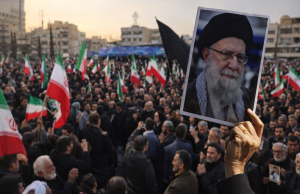 Tras la muerte de Alí Jamenei, Irán entra en duelo y la región se precipita hacia una guerra abierta Duelo en Iraní