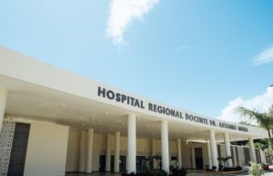 Médicos dominicanos se movilizan en defensa del sistema público de salud en San Pedro de Macorís Hospital Antonio Musa.