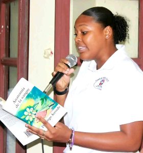 La declamadora Nicol Román. Foto: Fausto Aybar.