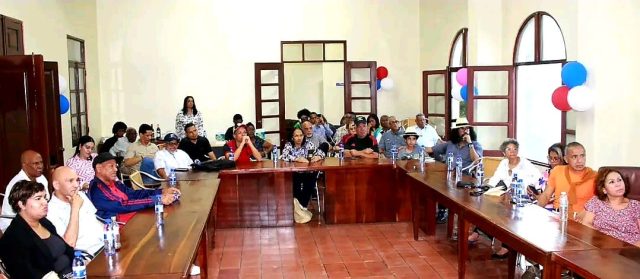 Vista parcial del publico asistente a la puesta en circulación del poemario Anatomía de la sangre. Foto: Fausto Aybar