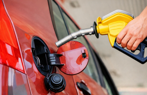 Alza en combustibles reaviva presión sobre los hogares; Gobierno reduce margen de subsidio.