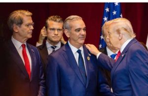 Trump bromea sobre el español durante cumbre con líderes latinoamericanos en Florida Trump a presidentes latinos no voy a aprender su maldito idioma (FUENTE EXTERNA).