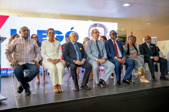 Equipo ganador en Facultad de Ciencias Económicas y Sociales