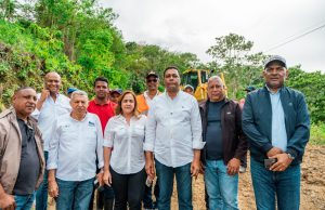 Víctor D’Aza recorre zonas afectadas en Valverde y activa respuesta interinstitucional ante daños por lluvias.