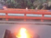 República Dominicana: El mapa fragmentado de la protesta social se expande del Cibao a la capital. Encendido de neumáticos