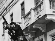 EL SALTO COMO SÍMBOLO: LOS HOMBRES RANA Y LA DIGNIDAD EN ARMAS.