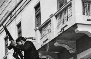 EL SALTO COMO SÍMBOLO: LOS HOMBRES RANA Y LA DIGNIDAD EN ARMAS.