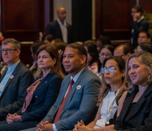 Vista parcial del auditorium, con la presencia de de la vicepresidenta Raquel Peña 