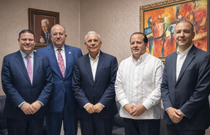 Gobierno y PLD sostienen reunión reservada en busca de consenso ante tensiones económicas globales. Reunión gobierno y PLD