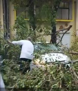 En parqueo de la UASD