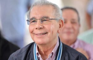 Danilo Medina arremete contra la reforma fiscal y advierte sobre mayores cargas para los hogares dominicanos. Danilo Medina