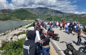 Represión en San Juan: multitudinaria marcha pacífica contra proyecto minero termina en intervención policial.
