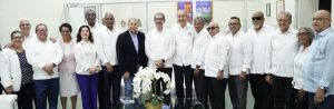 Dirigentes del PRM comparten con Asjana,  previo al acto.