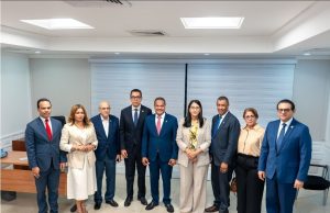 Silverio impulsa alianza entre academia y Senado para transformar sistema de residencias médicas.