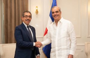 Abinader recibe a Jorge Asjana en el Palacio Nacional y reafirma apoyo al fortalecimiento de la UASD.