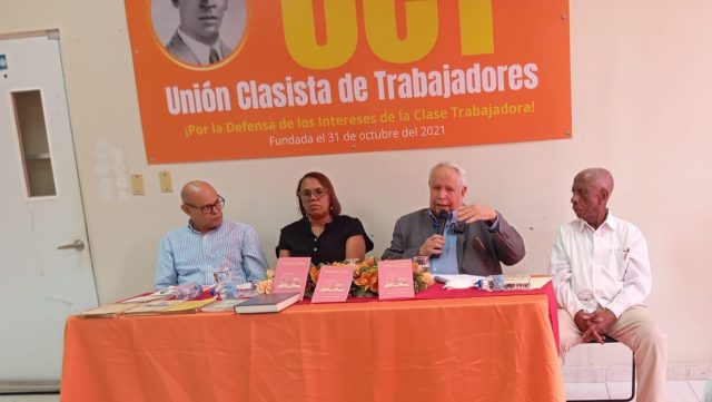 Vista parcial del publico asistente al local de la UCT (Foto Ramón Nolasco).