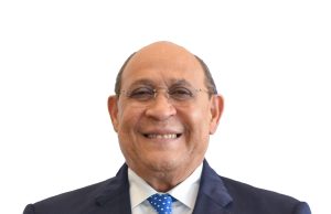 Rafael Santos Badía advierte que la educación dominicana debe transformarse para responder a la Cuarta Revolución Industrial.