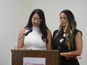Hijas del autor, las licenciadas Jenny Domínguez y Patricia Domínguez (Foto: Fuente externa).