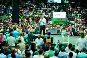 Presidente Fernández se dirige a los jóvenes de la FP (Foto fuente externa)