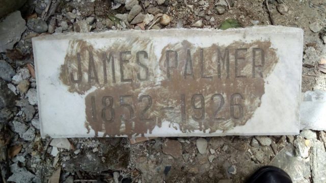 Condiciones de la lápida de James Palmer | Foto fuente externa. Condiciones de la lápida de James Palmer | Foto fuente externa.