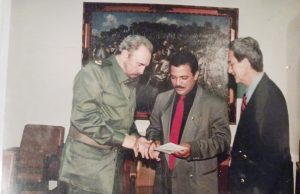 FIDEL SIEMPRE. Comandante Fidel Castro, Fernando Coronas y Don Iván Rodriguez | Foto archivo.
