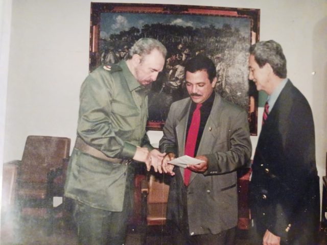 Comandante Fidel Castro, Fernando Coronas y Don Iván Rodriguez | Foto archivo. Comandante Fidel Castro, Fernando Coronas y Don Iván Rodriguez | Foto archivo.