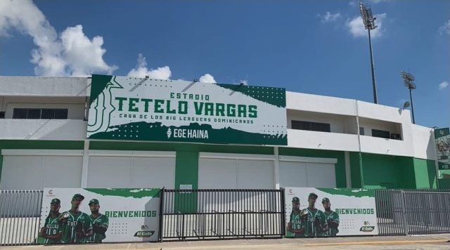 Estadio Tetelo Vargas sede oficial del equipo de béisbol profesional Estrellas Orientales | Foto fuente externa. Estadio Tetelo Vargas sede oficial del equipo de béisbol profesional Estrellas Orientales | Foto fuente externa.