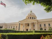Exclusión de periodistas del Palacio abre debate sobre control oficial de la información.