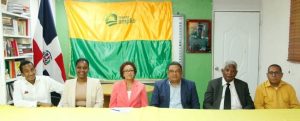 Rueda de prensa del Frente Amplio, encabezada por su presidenta,  profesora Maria Teresa Cabrera | Foto fuente externa. 