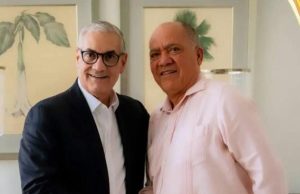 POLÍTICA | Gonzalo Castillo suma a Aura Toribio y Silvio Durán durante ofensiva política en Santiago.