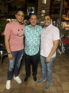 Otto Vladimir Valerio Aquino, Manuel ERNESTO Valerio Aquino, mis dos hijos , Vladimir tiene 2 hijos ,  Manuel ( TITI ) tiene 3 hijos , feliz abuelo con 5 nietos | Foto fuente externa. 