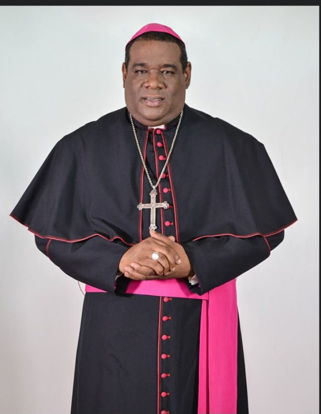 Monseñor Jesús Castro Marte será investido Doctor Honoris Causa por la Universidad Abierta para Adultos (UAPA) | Foto fuente externa. Monseñor Jesús Castro Marte será investido Doctor Honoris Causa por la Universidad Abierta para Adultos (UAPA) | Foto fuente externa.