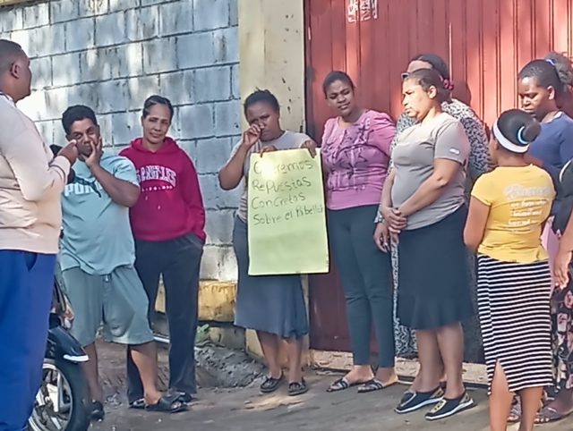 La asociación de padres, Escuela Fidelina, comunidad de La Guazara, en el municipio de Barahona.
