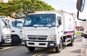 Gobierno refuerza recogida de basura con entrega de 50 nuevos camiones compactadores a municipios.