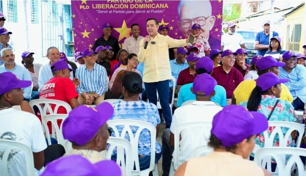 Johnny Pujols, habla a los asistentes | Foto fuente externa.