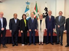 Universidad del País Vasco distingue a Franklin García Fermín por su contribución a la integración académica latinoamericana.