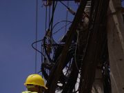 Alcaldía de Santiago exige regularización del cableado y retira instalaciones en desuso.